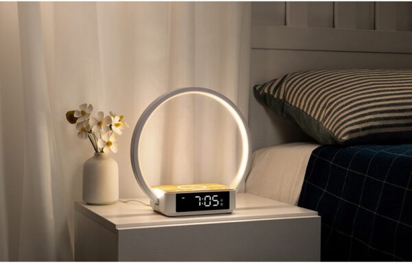 "Nowoczesna Sypialnia: Lampka Nocna 5 w 1 z Technologią Qi"