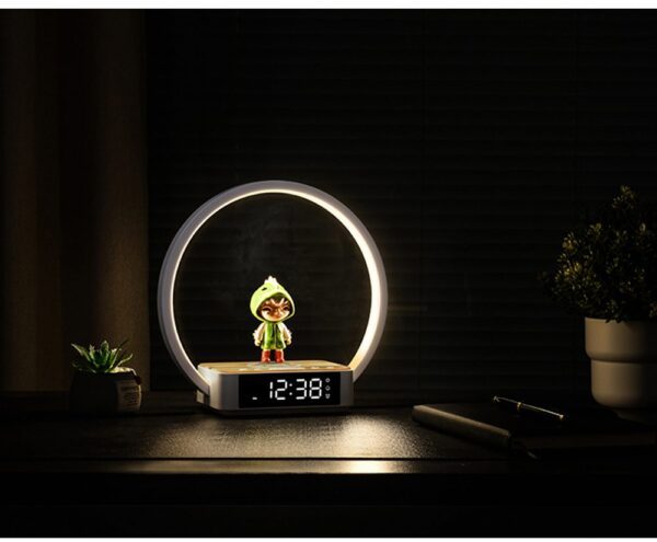 "Nowoczesna Sypialnia: Lampka Nocna 5 w 1 z Technologią Qi"